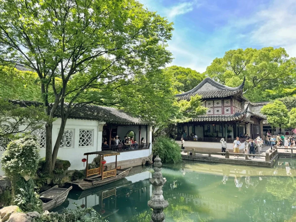 Vườn Hoa Hồng Vũ Garden Bình Dương: Cẩm Nang Tham Quan và Khám Phá Không Gian Xanh Châu Âu Cổ Điển