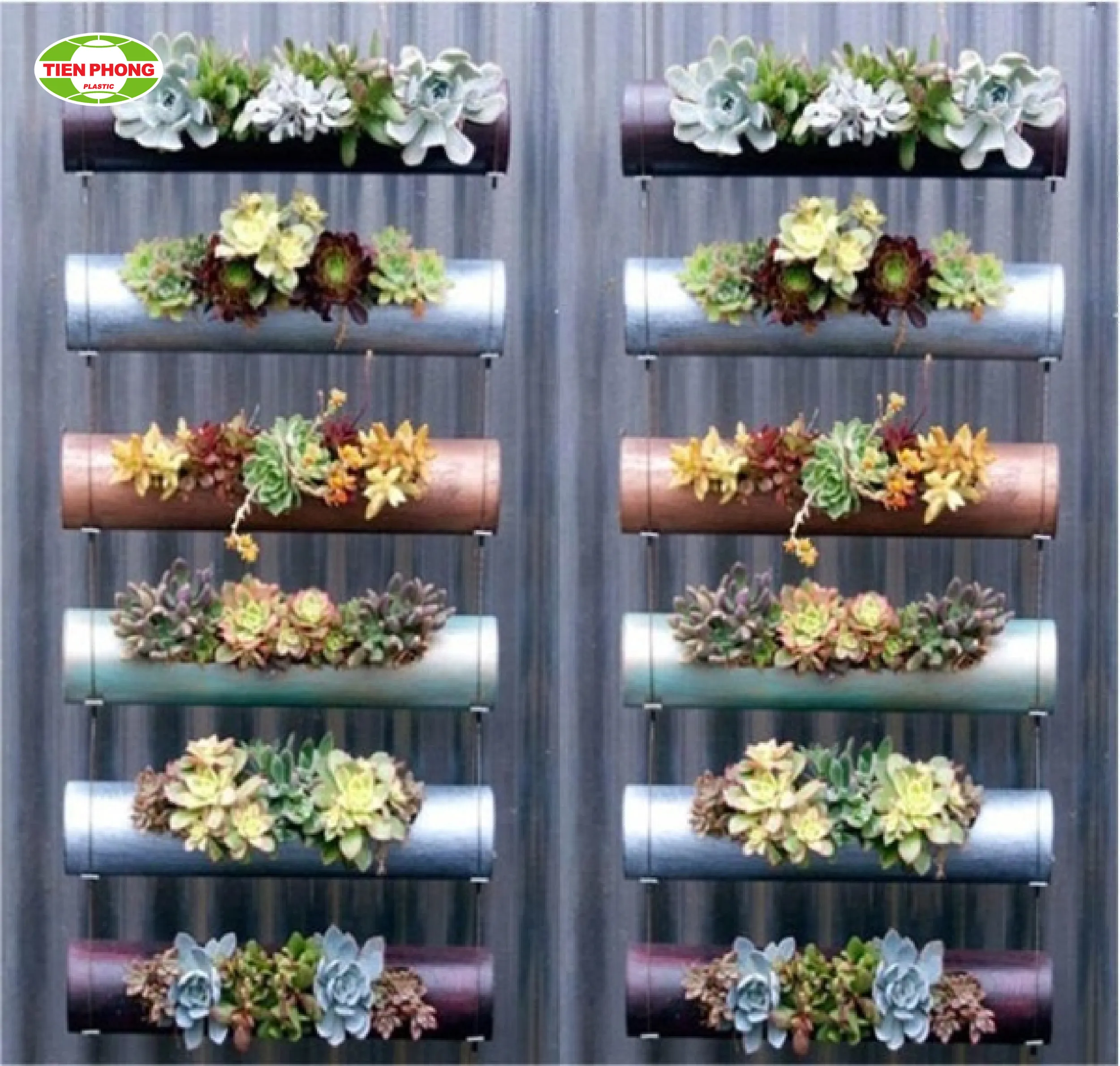 Chậu cây bằng ống nước theo chiều ngang trên giá đỡ