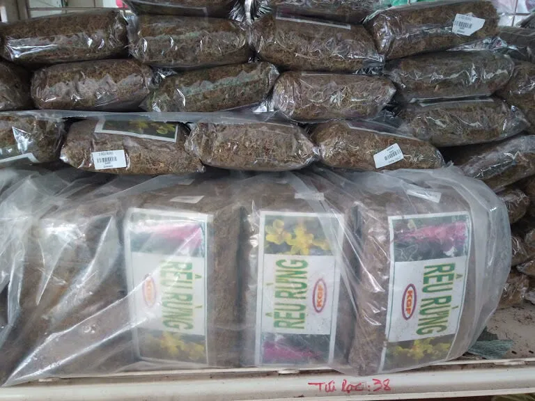 Rêu rừng đã qua xử lý, dùng để giữ ẩm hoặc kết hợp giá thể khác