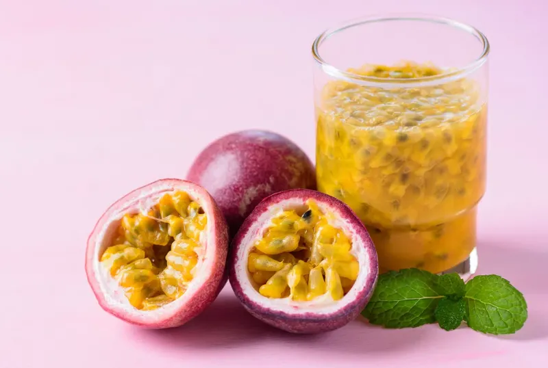 Phân biệt chanh dây tím và chanh dây vàng dựa trên kích thước và màu sắc bên ngoài