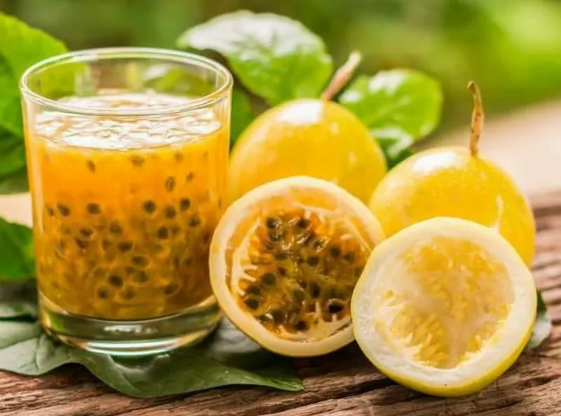 Dịch vị chanh dây vàng và chanh dây tím đều có màu vàng óng, hương vị thơm ngon đặc trưng