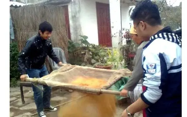 Quá trình đóng gói và tiệt trùng phôi nấm trong nồi hấp chuyên dụng