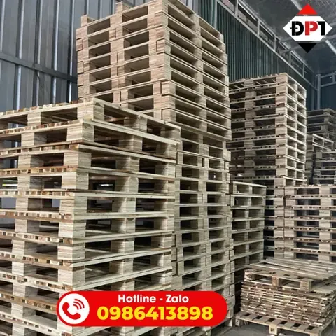 Một mẫu chậu gỗ đã hoàn thiện được đặt ngoài trời, minh họa khả năng chịu đựng thời tiết