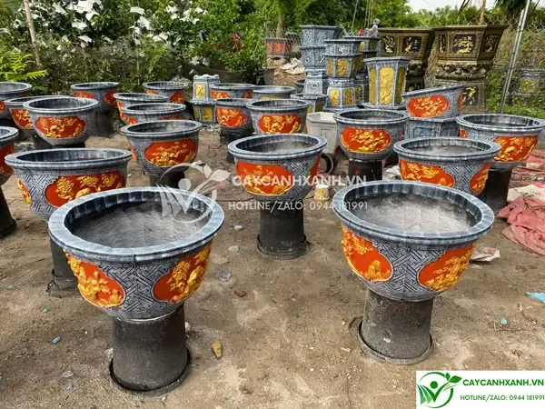 Hình ảnh một chiếc chậu xi măng tự làm với họa tiết trang trí độc đáo