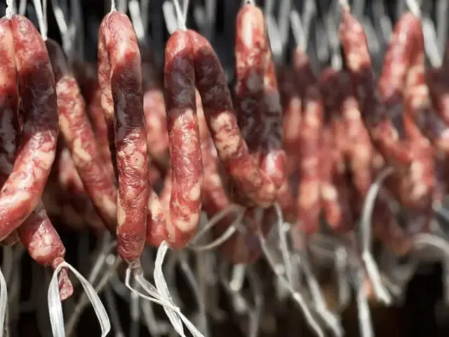 Vỏ lan vani được bảo quản và chế biến