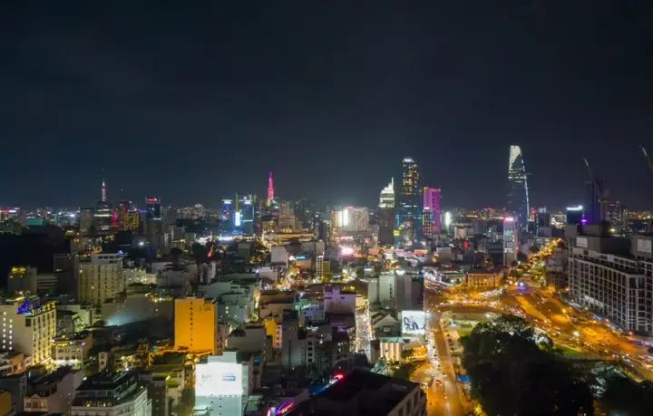 Cận cảnh bộ rễ trắng khỏe của lan Phi Điệp Vàng