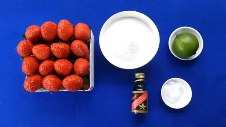 Minh họa các dụng cụ cần thiết để trồng và chăm sóc cây, bao gồm bình xịt và kéo