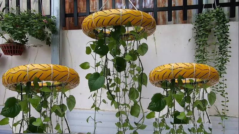 Chậu hoa lốp xe màu vàng đậm