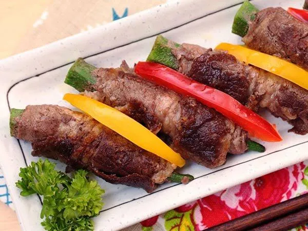 Món thịt bò cuộn đậu bắp nướng thơm lừng