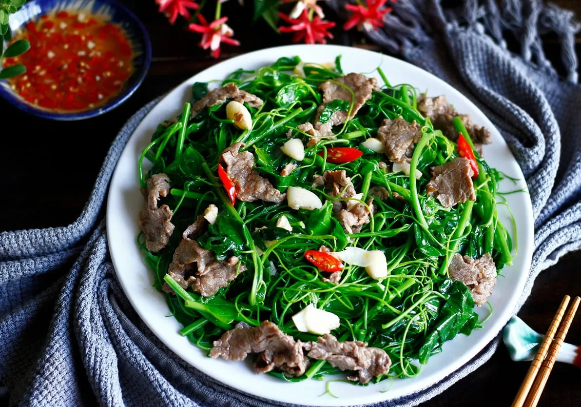 Món rau rừng Gia Lai xào thịt bò thơm ngon bổ dưỡng