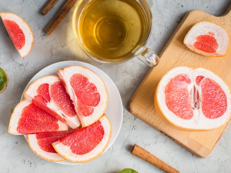 Từng bước bón phân hữu cơ cho rau thơm huế