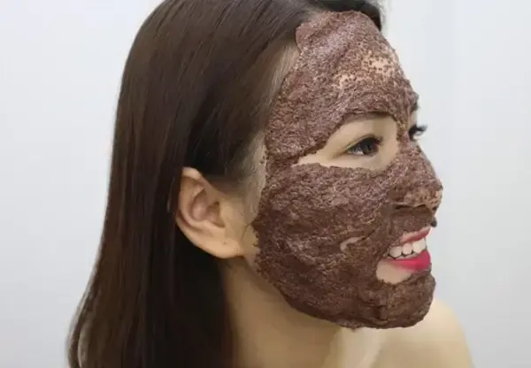 Cây đình lịch non đang phát triển mạnh mẽ sau khi gieo hạt