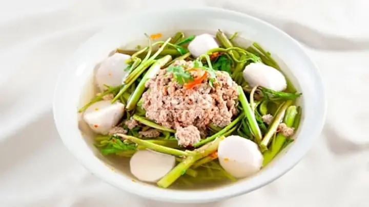 Ảnh rau nhút tươi ngon đã thu hoạch, sẵn sàng cho chế biến các món ăn dân dã